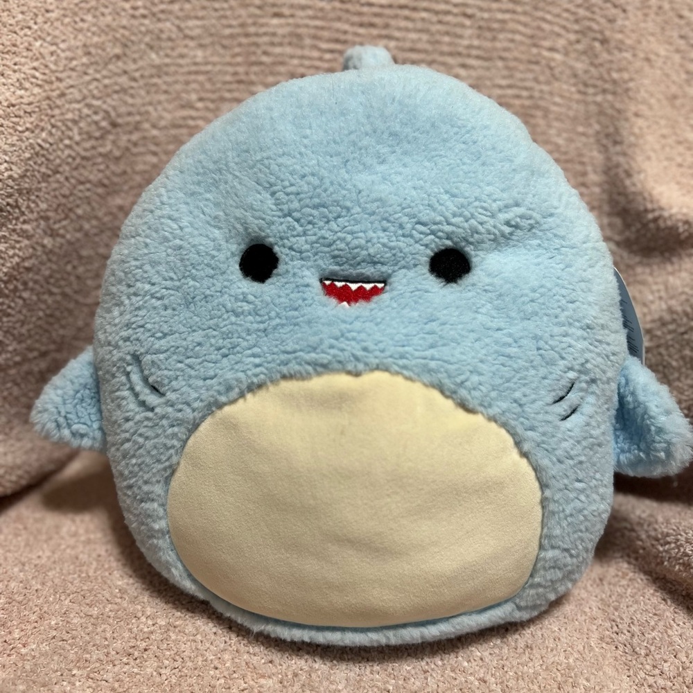 NWT 12” Davie the Shark Fuzzamallow Squishmallow